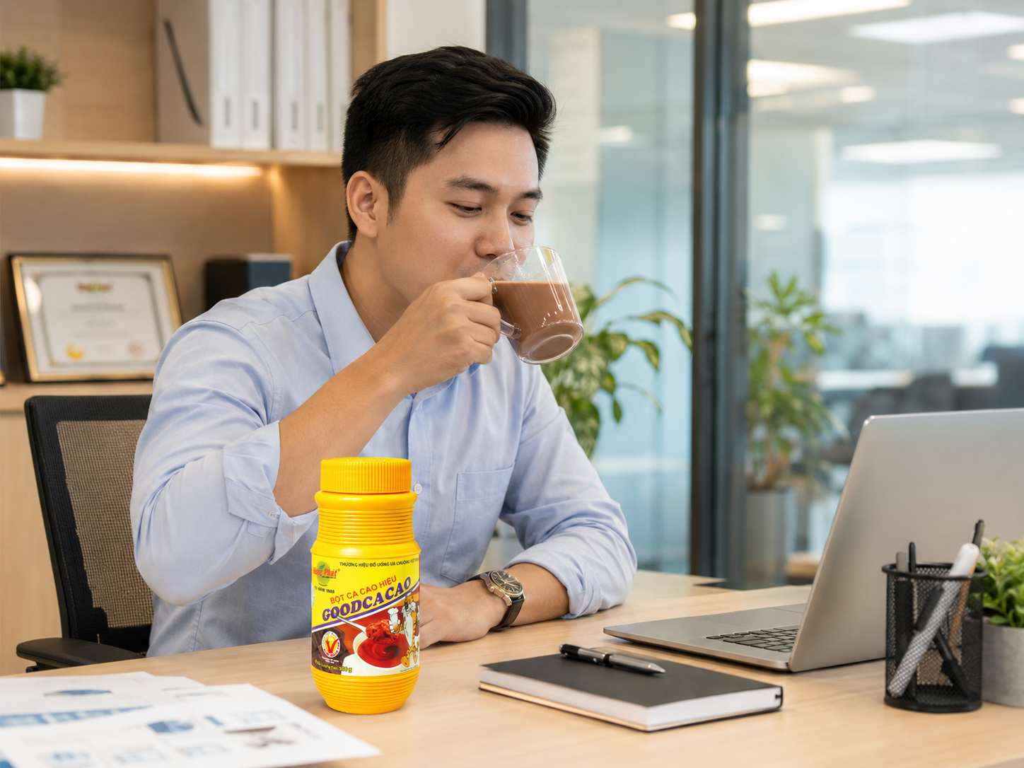 Một ly cacao trong giờ nghỉ chiều tạo cảm giác thư thái, dễ chịu hơn